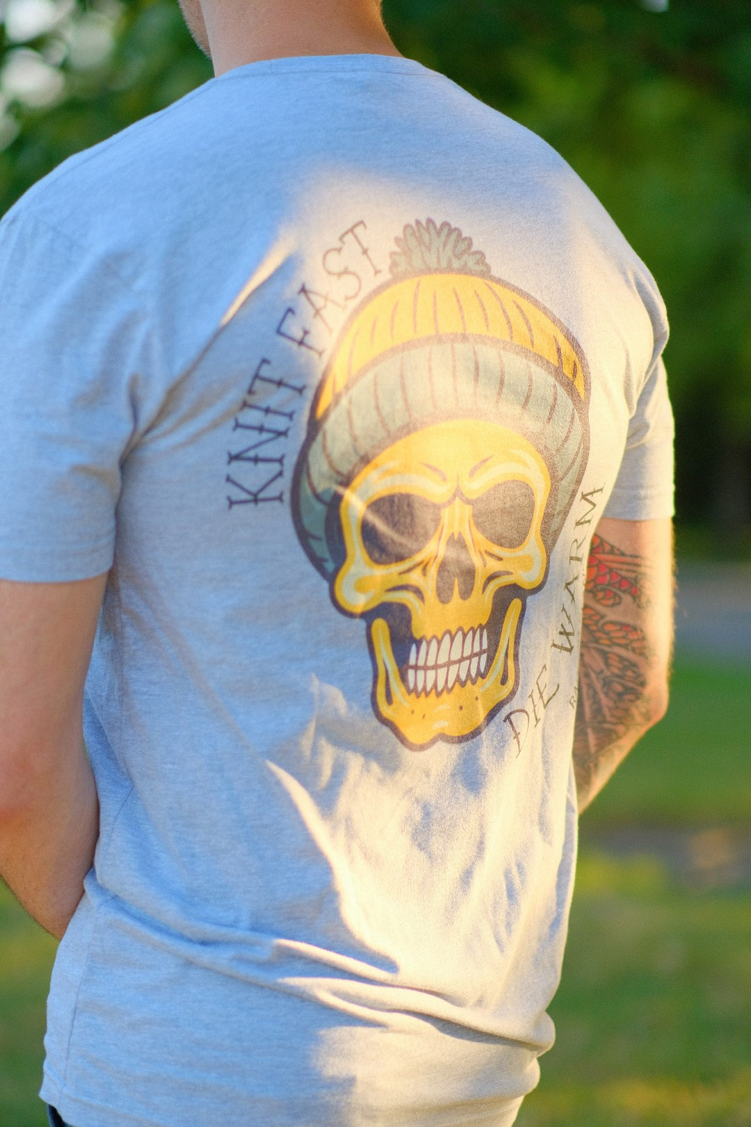 Knit Fast, Die Warm - Gold - Men's T-Shirt